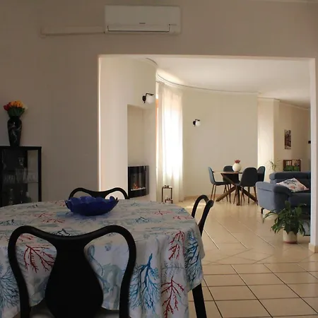 Blue Charm Maison آتْشّي كاستيلّو